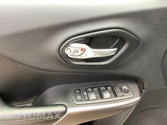 2019 Jeep Cherokee Latitude Plus - miniatura 14