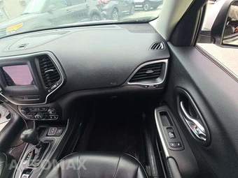 2019 Jeep Cherokee Latitude Plus - miniatura 16