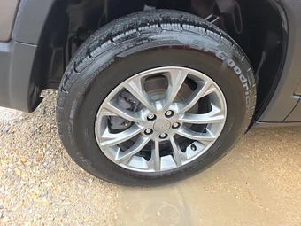 2019 Jeep Cherokee Latitude Plus - miniatura 10