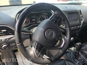 2019 Jeep Cherokee Latitude Plus - miniatura 10