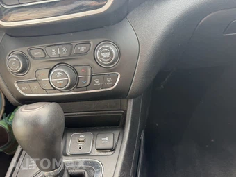 2019 Jeep Cherokee Limited – miniatura 22
