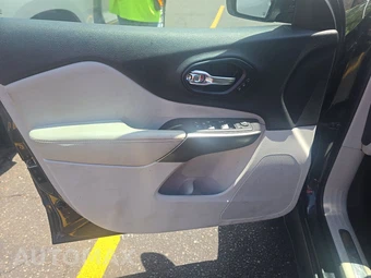 2019 Jeep Cherokee Limited – miniatura 9