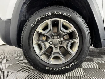 2019 Jeep Cherokee Trailhawk - miniatura 41