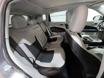 2019 Jeep Compass Latitude w/Sun & Wheel Pkg – miniatura 16