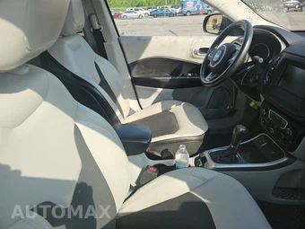 2019 Jeep Compass Latitude w/Sun & Wheel Pkg – miniatura 8