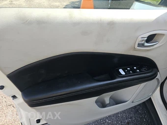 2019 Jeep Compass Latitude w/Sun & Wheel Pkg – miniatura 9