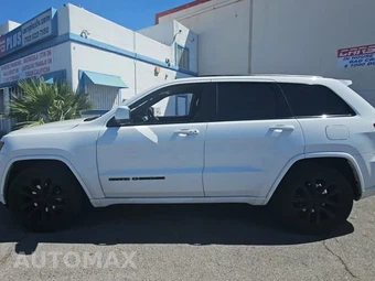 2019 Jeep Grand Cherokee Altitude Edition - miniatura 3
