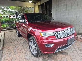 2019 Jeep Grand Cherokee Overland - miniatura 4