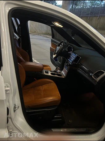 2019 Jeep Grand Cherokee SRT - miniatura 9