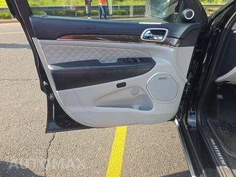 2019 Jeep Grand Cherokee Summit - miniatura 9