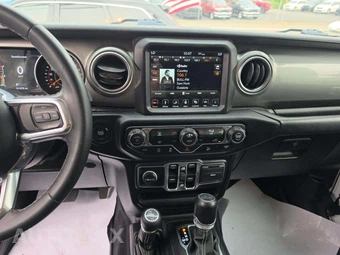 2019 Jeep Wrangler Unlimited Sahara - miniatura 10