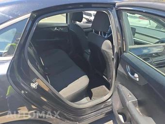 2019 Kia Forte FE – miniatura 16