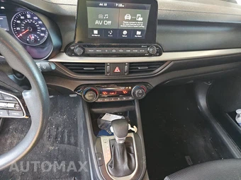 2019 Kia Forte LXS – miniatura 11