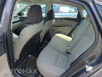 2019 Kia Forte LXS – miniatura 13