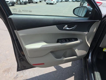 2019 Kia Forte LXS – miniatura 9