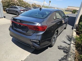 2019 Kia Forte LXS – miniatura 4