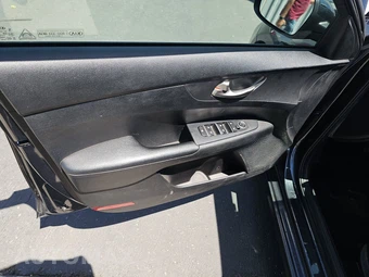 2019 Kia Forte LXS – miniatura 9