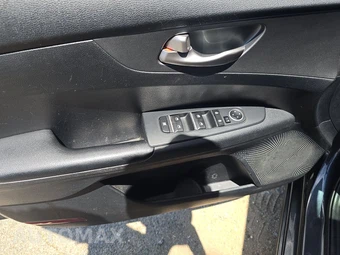 2019 Kia Forte LXS - miniatura 9