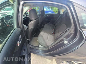 2019 Kia Forte LXS – miniatura 13
