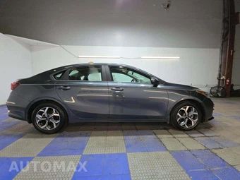2019 Kia Forte LXS - miniatura 4