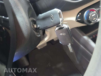 2019 Kia Forte LXS - miniatura 8