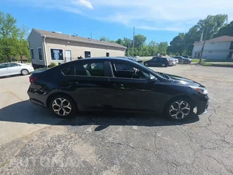 2019 Kia Forte LXS – miniatura 5