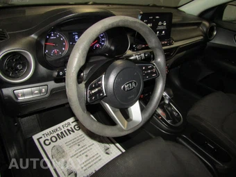 2019 Kia Forte LXS – miniatura 9