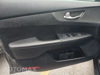 2019 Kia Forte LXS – miniatura 9
