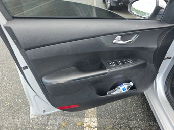 2019 Kia Forte LXS – miniatura 9