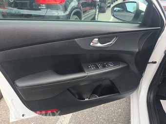 2019 Kia Forte LXS – miniatura 9
