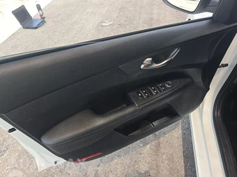 2019 Kia Forte LXS – miniatura 9