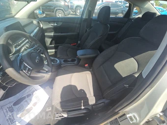 2019 Kia Forte LXS – miniatura 7
