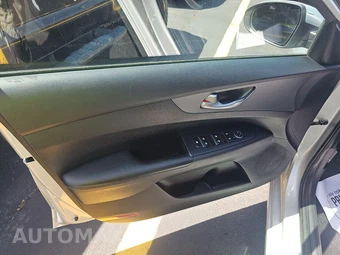 2019 Kia Forte LXS – miniatura 9