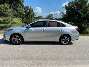 2019 Kia Forte LXS - miniatura 10
