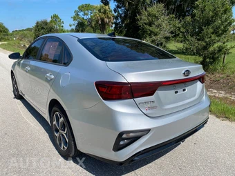 2019 Kia Forte LXS - miniatura 9