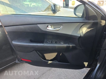 2019 Kia Forte LXS – miniatura 9