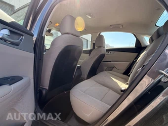 2019 Kia Forte LXS - miniatura 10