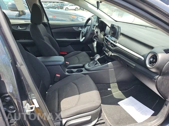 2019 Kia Forte LXS – miniatura 8