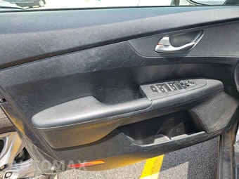 2019 Kia Forte LXS – miniatura 9