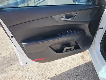 2019 Kia Forte LXS – miniatura 9