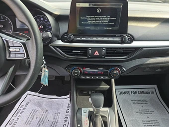2019 Kia Forte LXS - miniatura 11