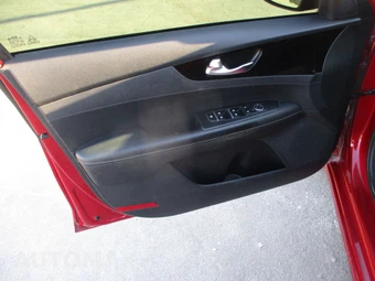 2019 Kia Forte S - miniatura 9