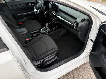 2019 Kia Forte S - miniatura 9