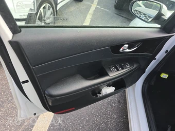 2019 Kia Forte S – miniatura 9