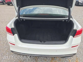2019 Kia Optima LX – miniatura 11
