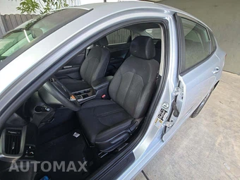2019 Kia Optima LX – miniatura 3