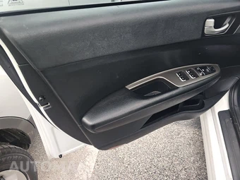 2019 Kia Optima LX – miniatura 9