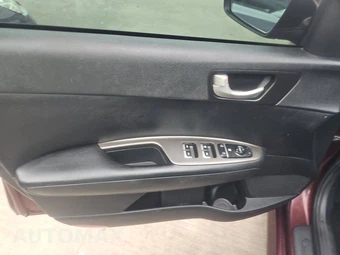 2019 Kia Optima LX – miniatura 9