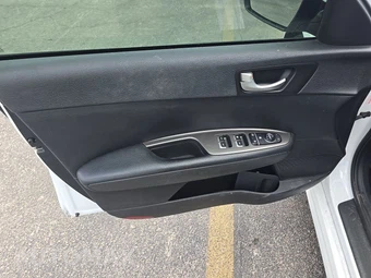 2019 Kia Optima LX - miniatura 9