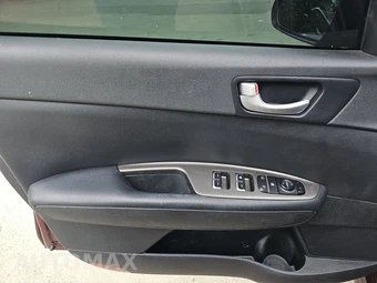 2019 Kia Optima LX – miniatura 9